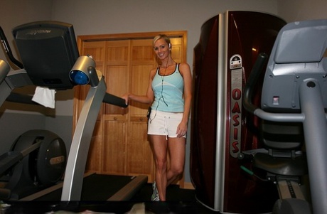 Amateur chick Naughty Allie receives an open mouth facial after a workout