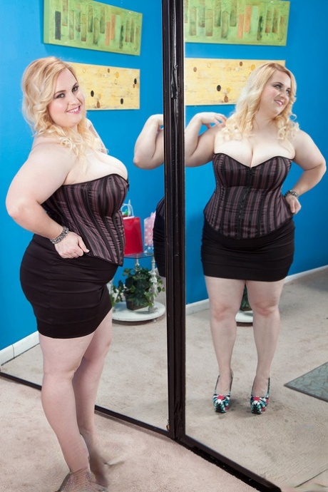 Blonde BBW Nikky Wilder unveils her large boobs and big butt afore a mirror