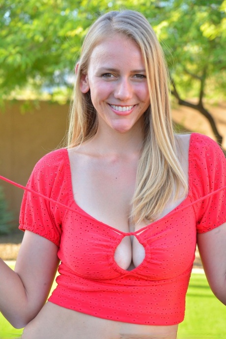 Natural blonde Jasmine masturbates with a sex toy in a backyard