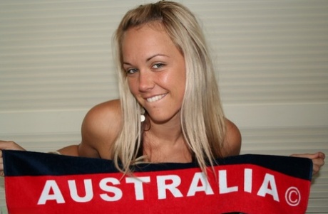 Blonde teen Aussie Jewel poses in the nude during a solo show