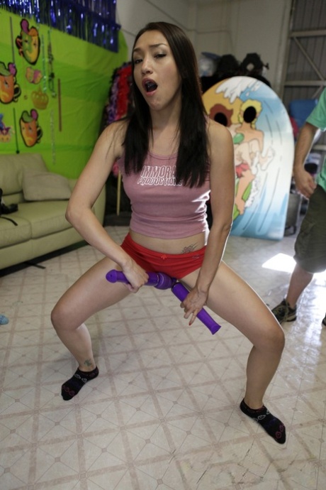 Moldovan girl Chloe Reese Carter & her American GFs toying & sharing cocks