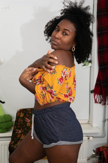 Amateur ebony Sascha reveals her big tits and huge ass and poses in a solo