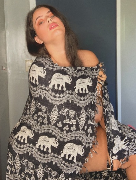 Brunette babe with huge saggy tits Jordyn Khaled reveals her big butt