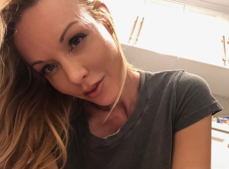 Blonde American with big tits Kayden Kross flaunts her long hard nipples