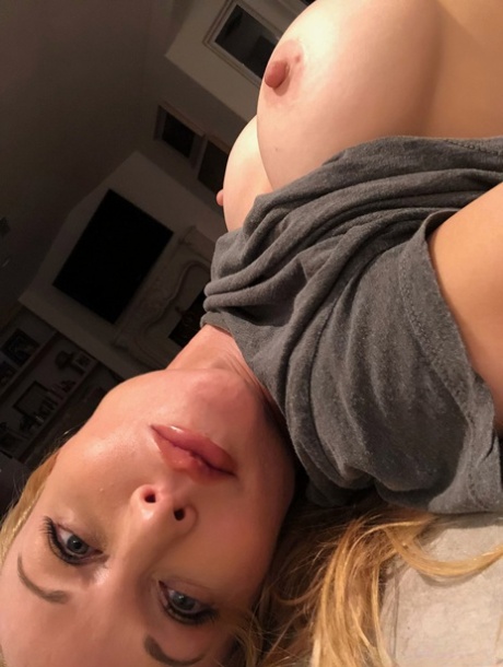 Blonde American with big tits Kayden Kross flaunts her long hard nipples