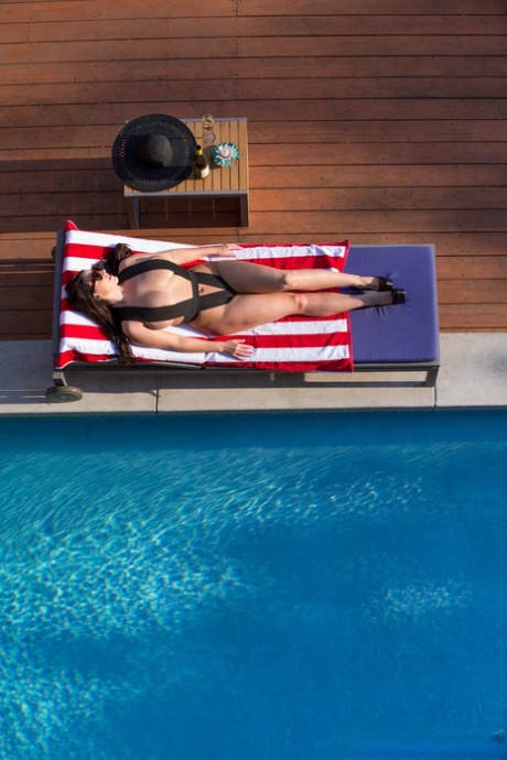 Brunette MILF with big juicy tits Angela White gets