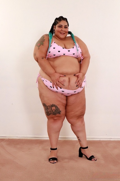 Chubby slut Crystal Blue takes a cumshot on her big tits after hardcore sex