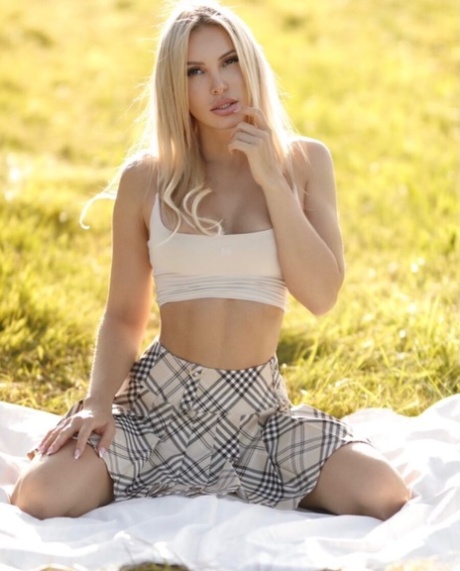 Blonde amateur flaunts her amazing curvy attributes and poses in a solo
