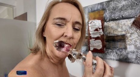 Mature NL featuring Nicole V XXX Pictures