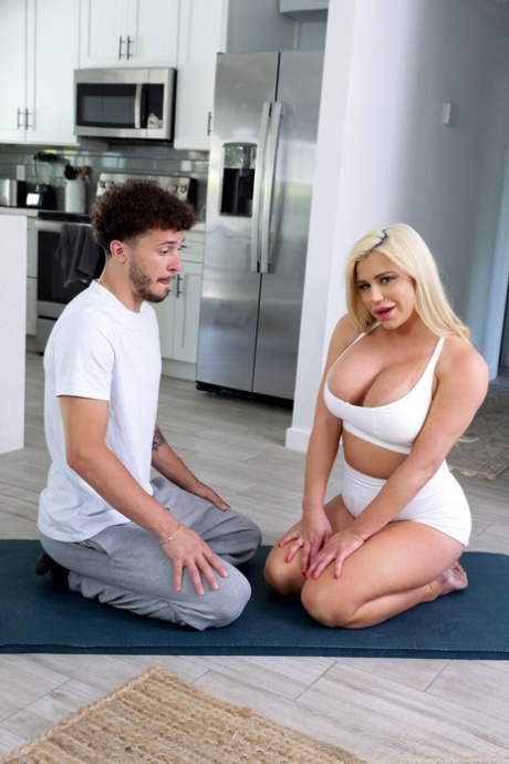 Moms Tight featuring Apollo Banks, Spencer Scott Nude Pictures