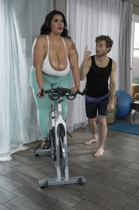 Busty Mature Pics